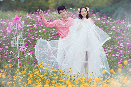 婚纱花海照片_动漫婚纱情侣头像